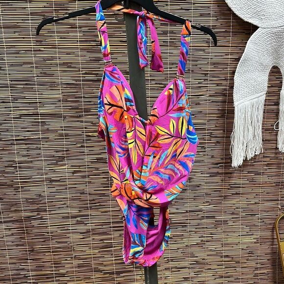 Women S Paradise in the Palms Cowl Neck One-Piece Swimsuit Magic Magenta S - Picture 2 of 3